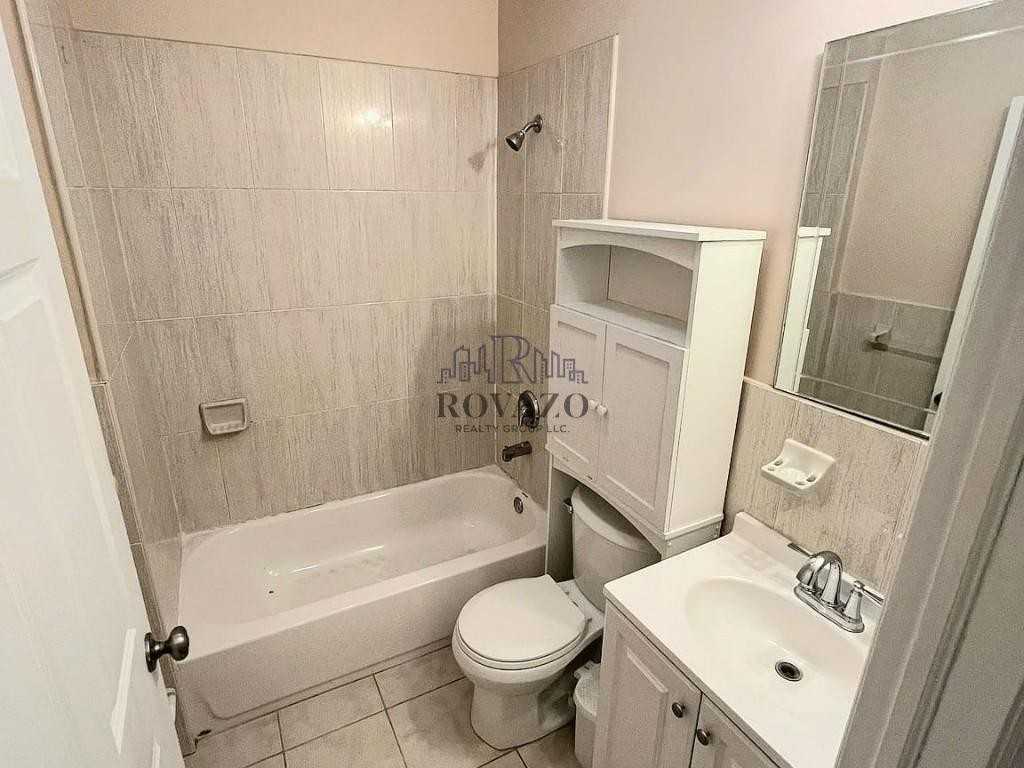 180 Ferry St #3B - Photo 2 of 5