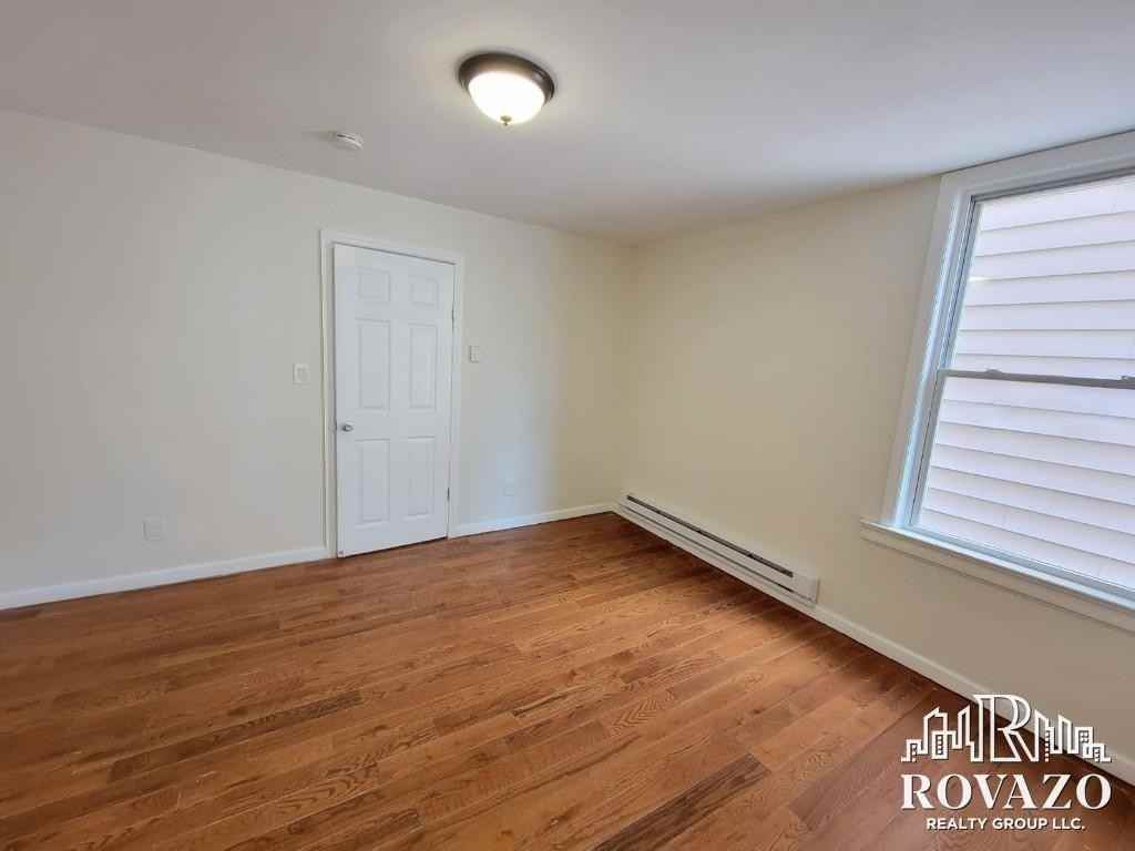 959 Grove St #1R2R - Photo 3 of 8