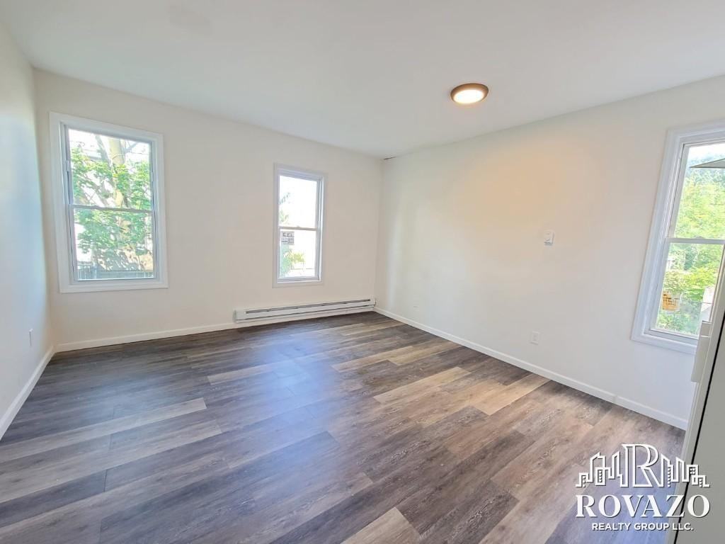 959 Grove St #1R2R - Photo 4 of 8