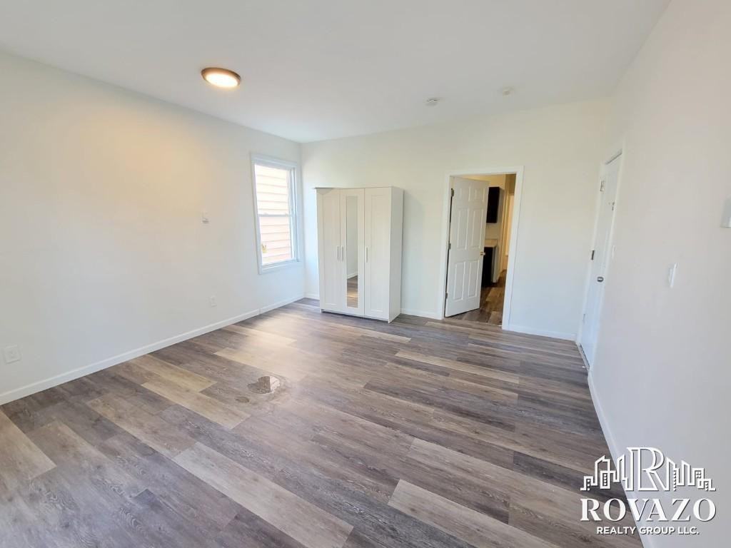 959 Grove St #1R2R - Photo 6 of 8