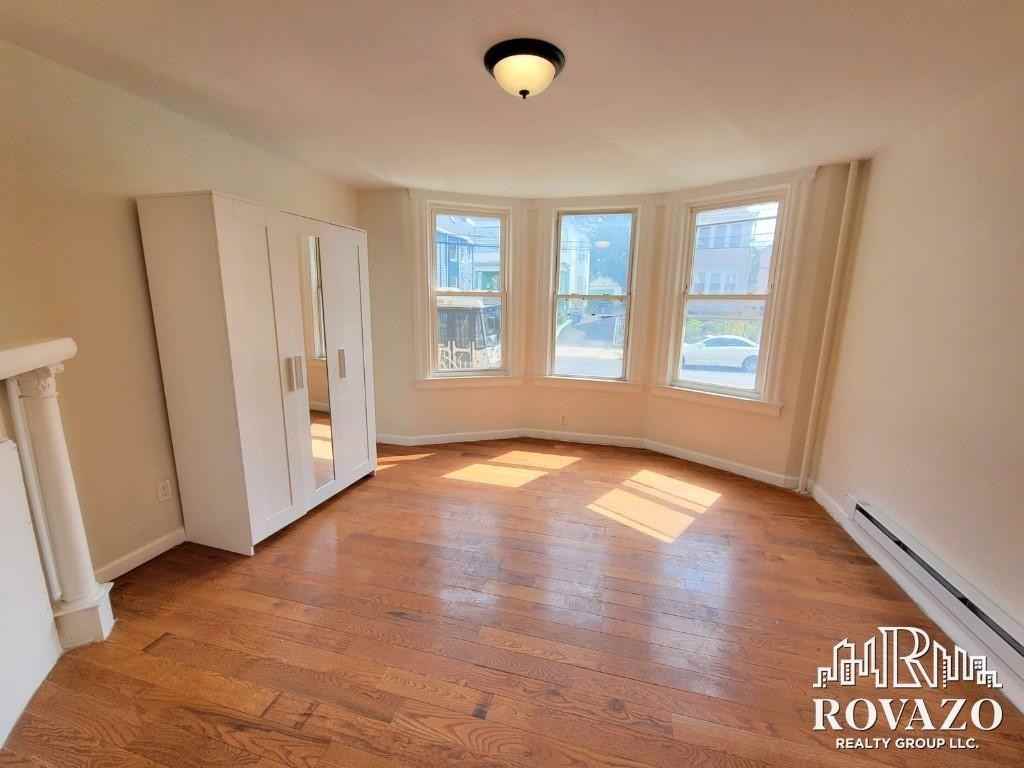 959 Grove St #1R2R - Photo 7 of 8