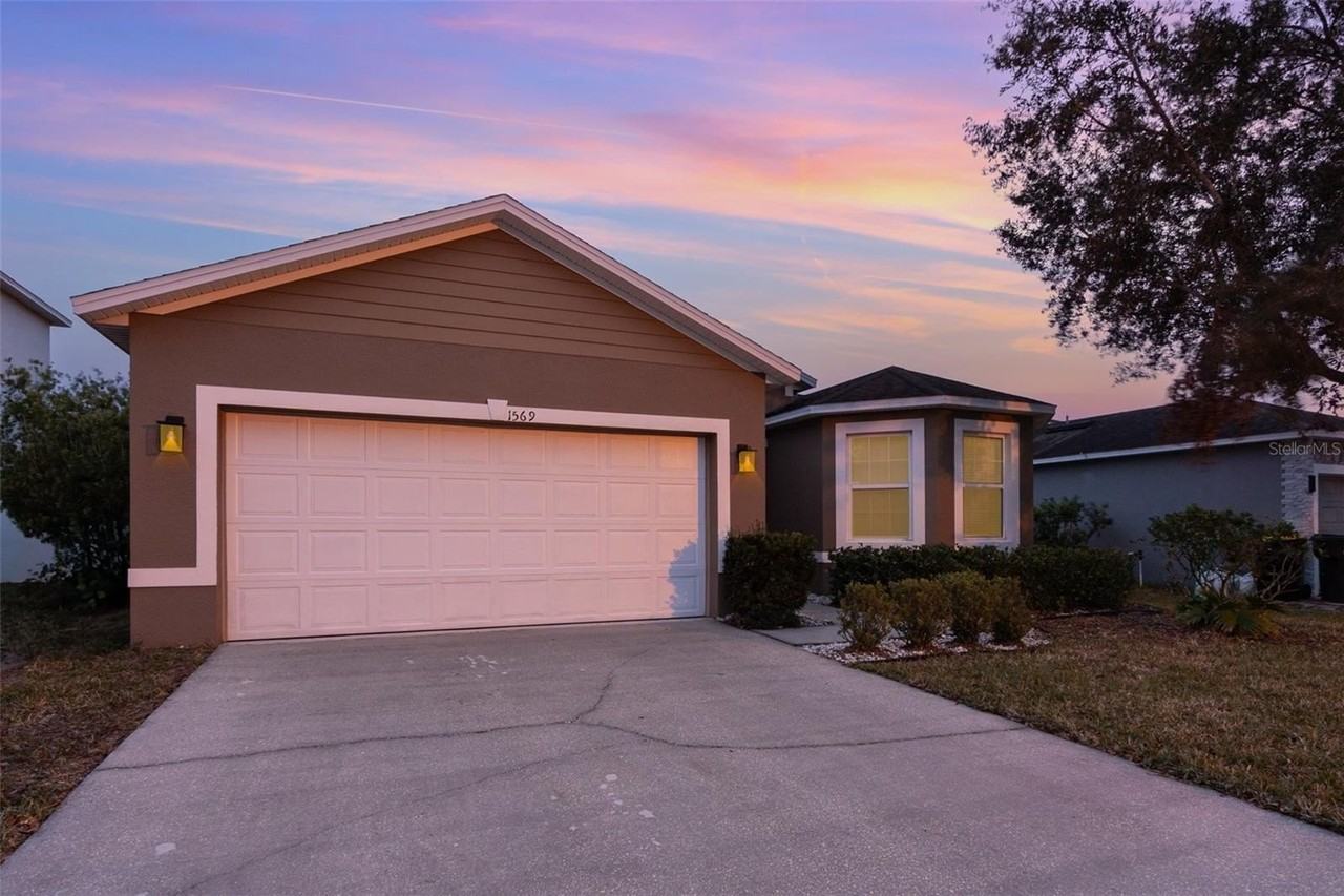 1569 Tamarind Rd - Photo 3 of 27