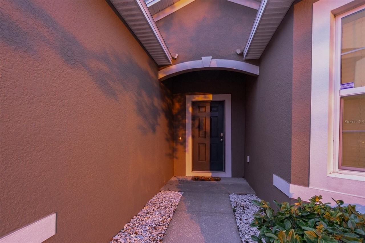 1569 Tamarind Rd - Photo 4 of 27