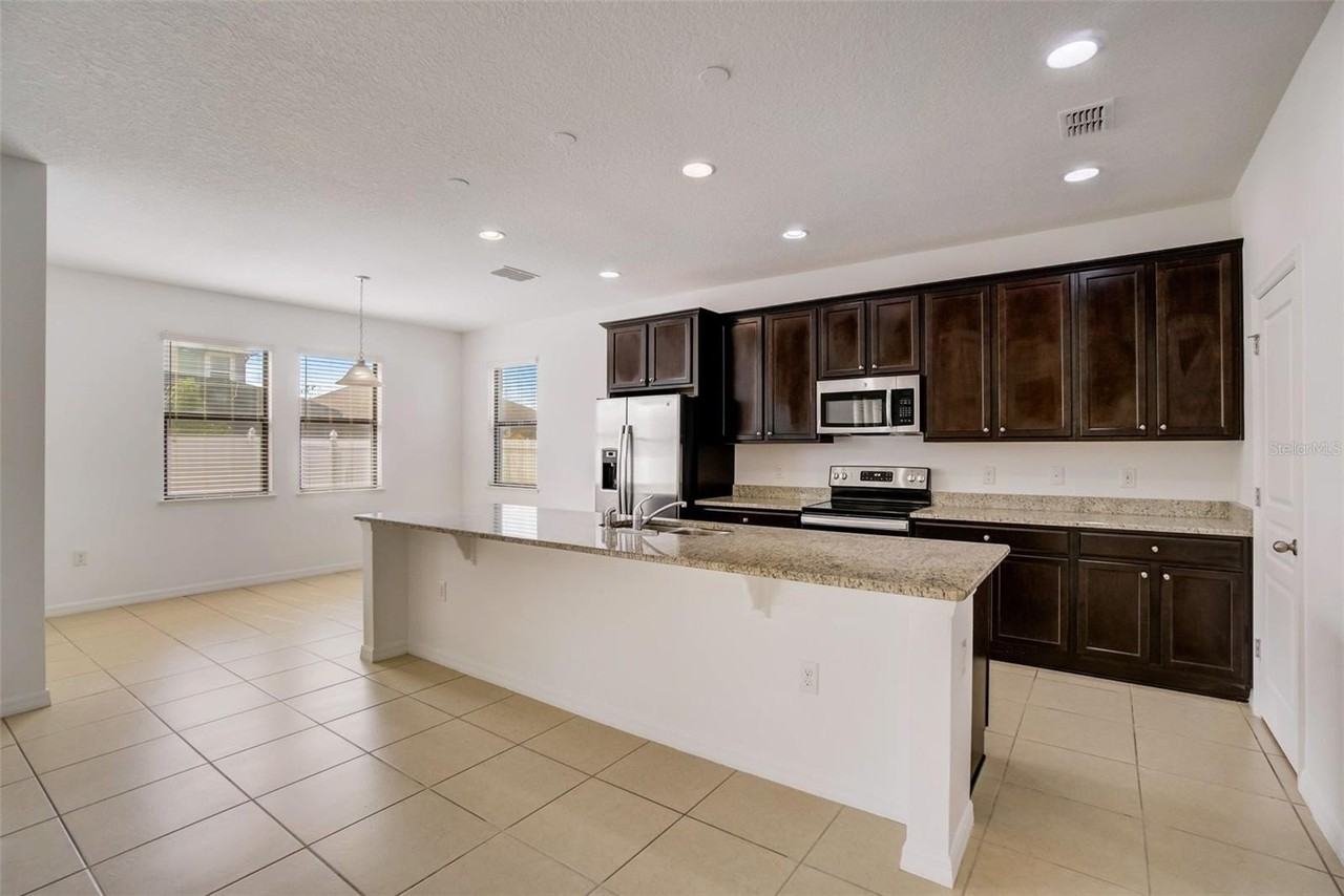 3426 Puxton Dr - Photo 4 of 28