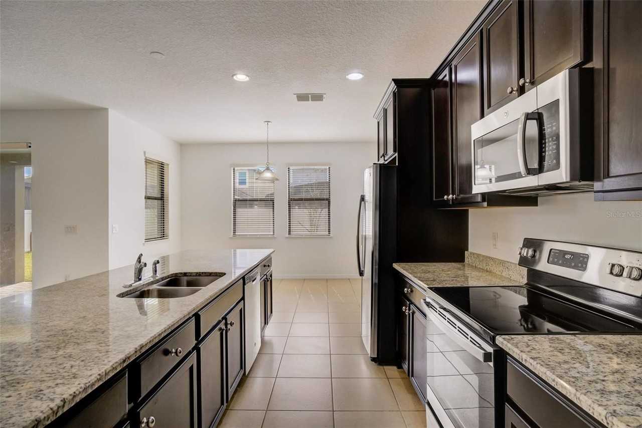 3426 Puxton Dr - Photo 6 of 28