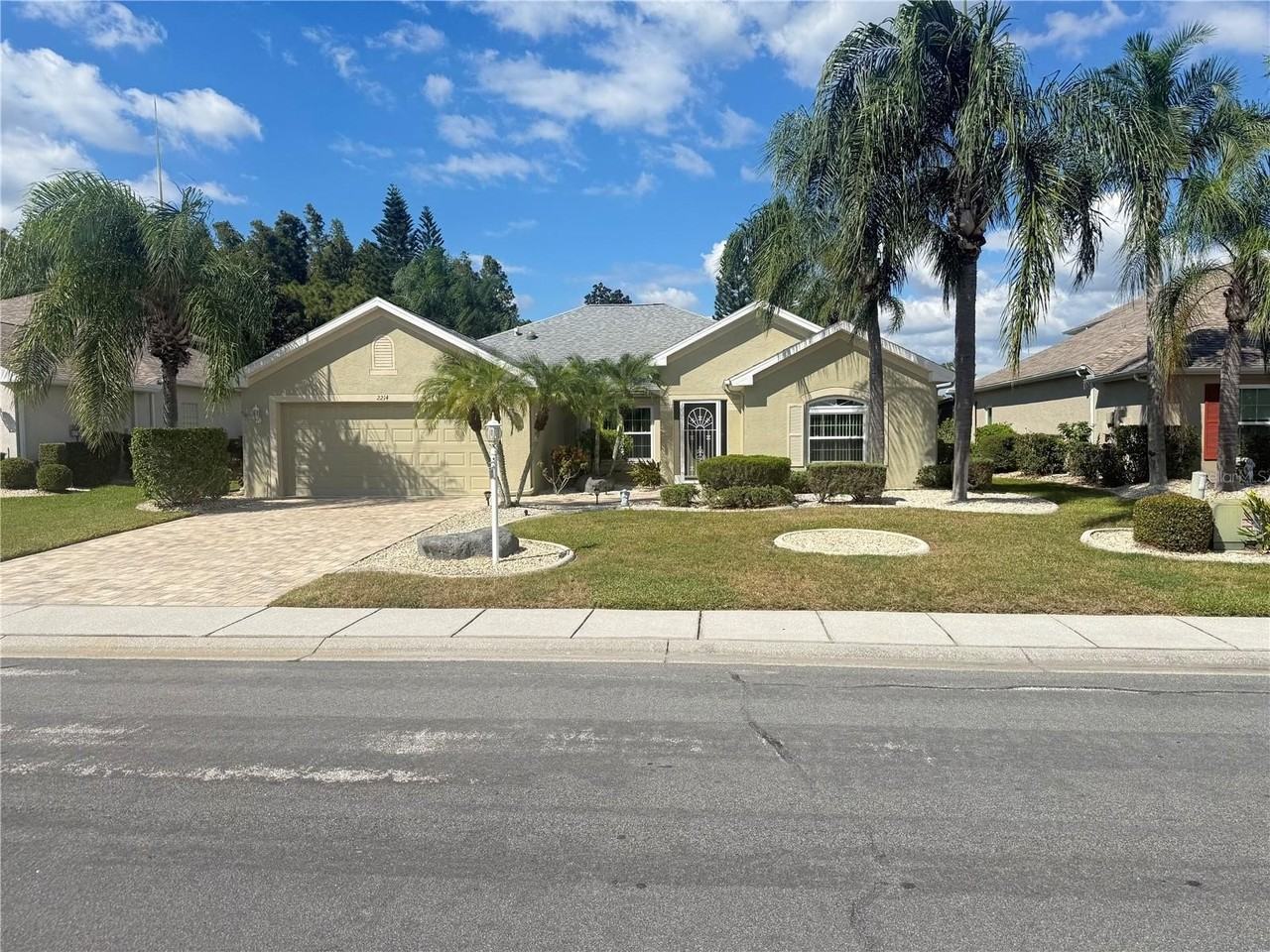 2214 N Creek Ct - Photo 2 of 45