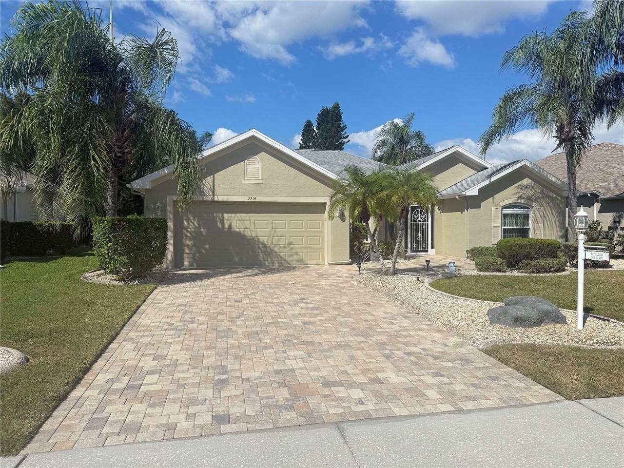 2214 N Creek Ct - Photo 3 of 45