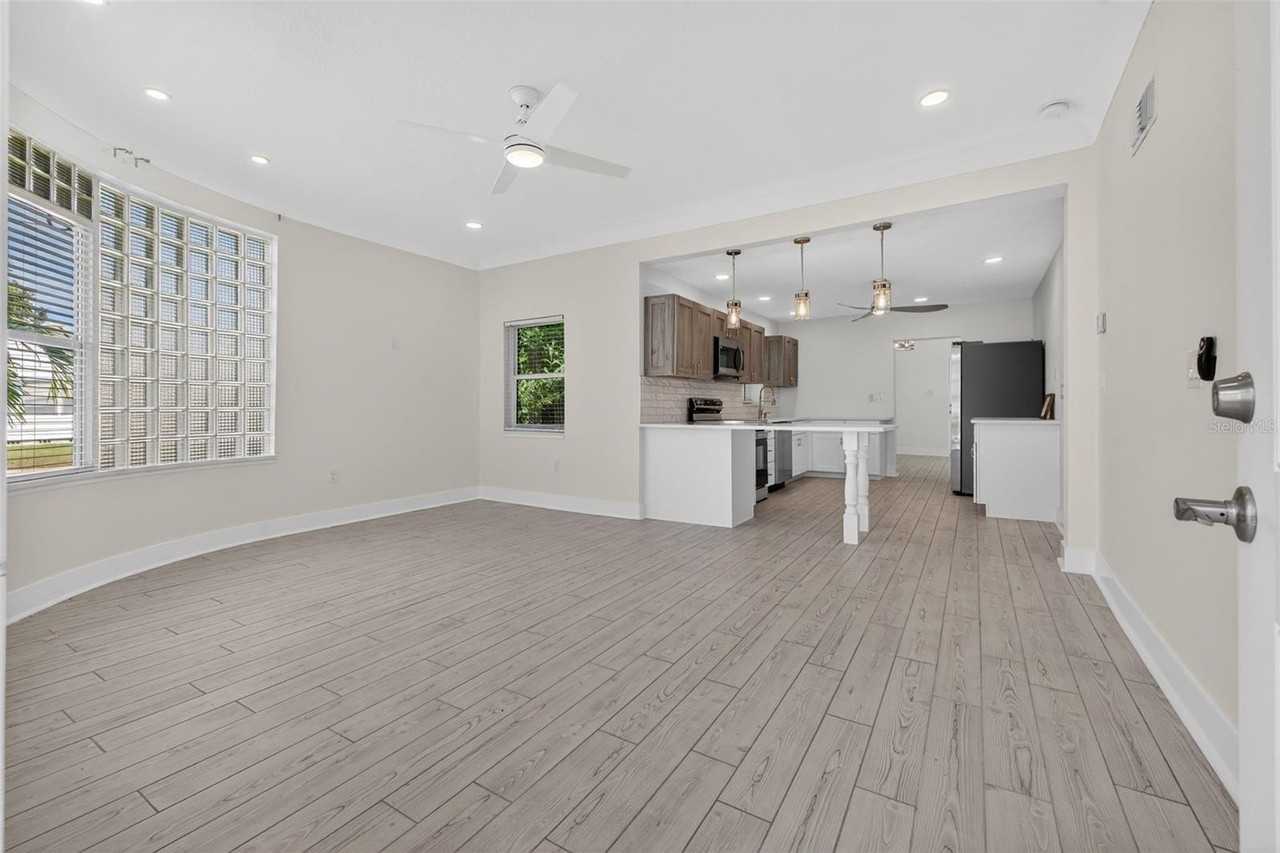 3102 Dupont St S - Photo 6 of 33