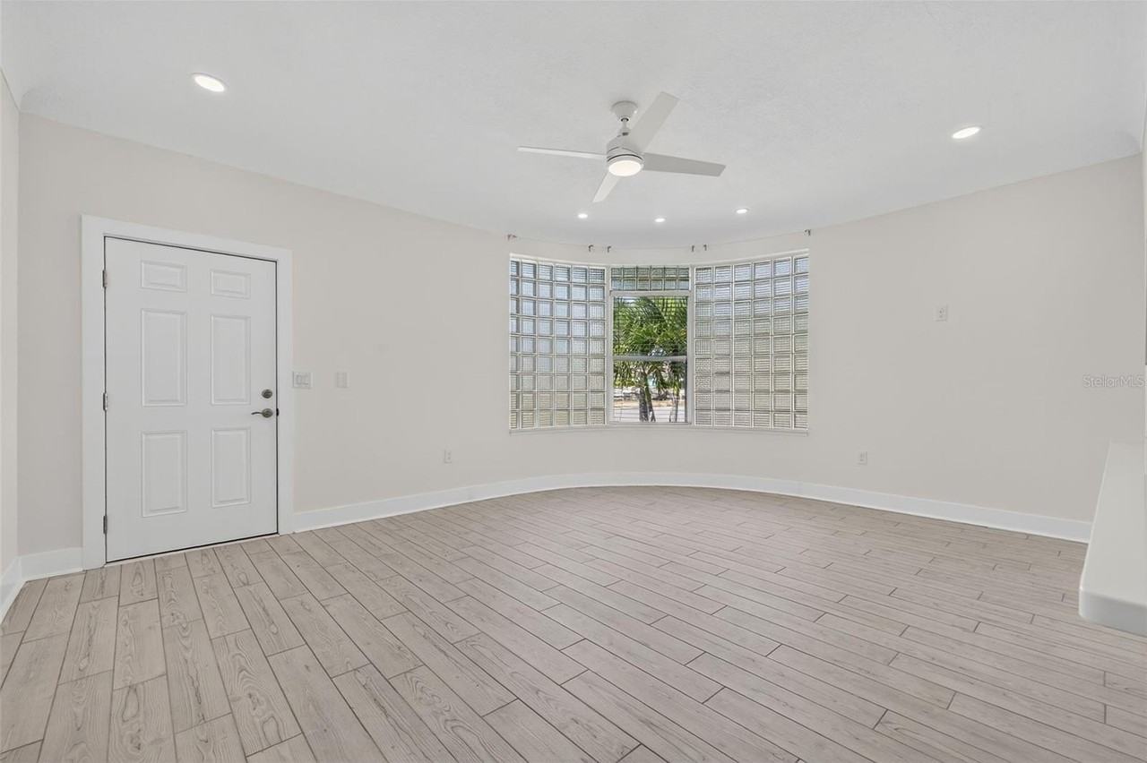 3102 Dupont St S - Photo 7 of 33