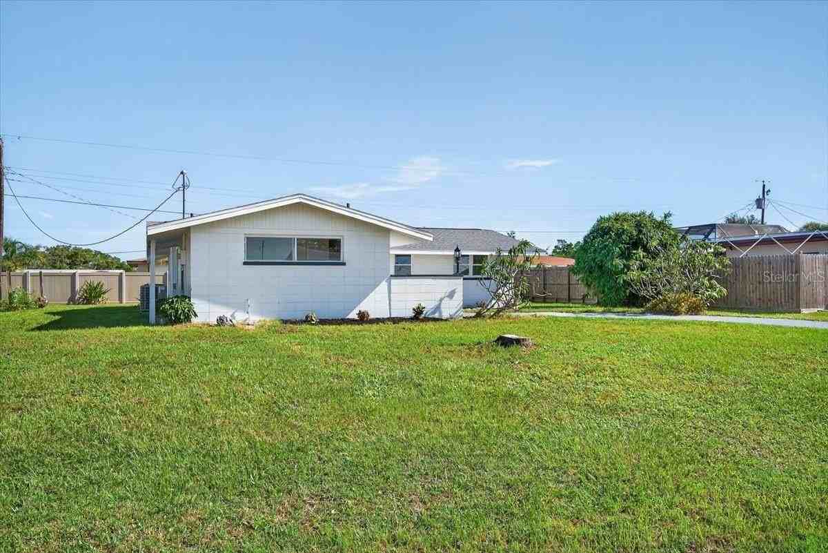 420 Palm Creek Dr - Photo 3 of 29