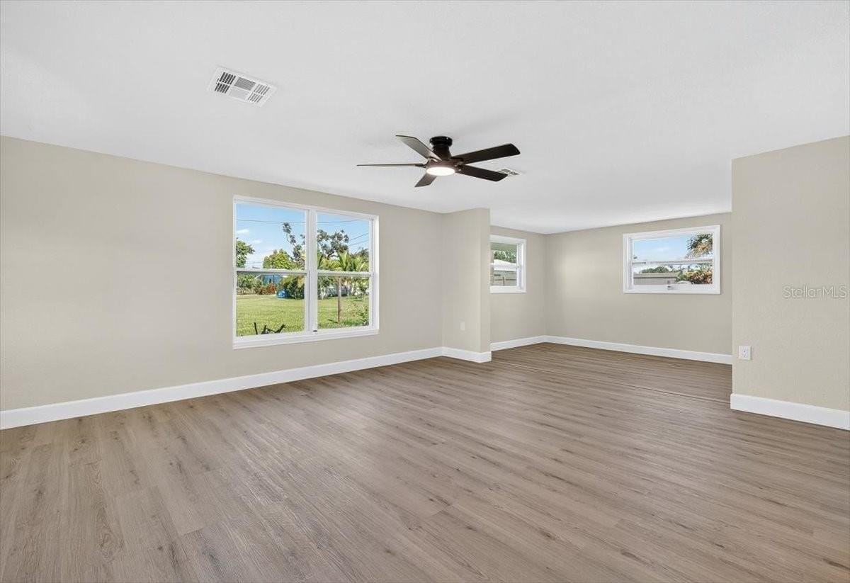 420 Palm Creek Dr - Photo 4 of 29