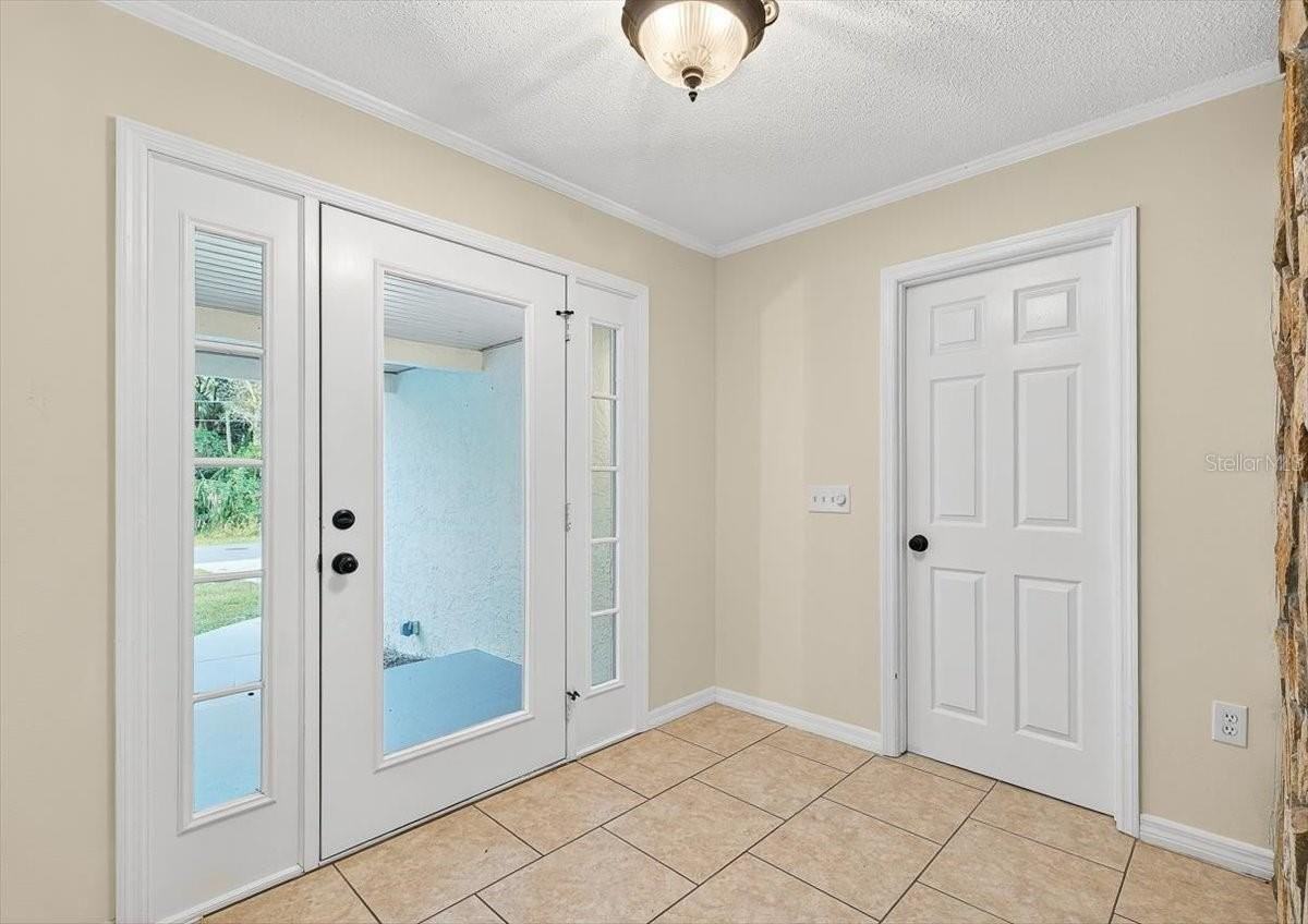 11755 W Fisherman Ln - Photo 2 of 36