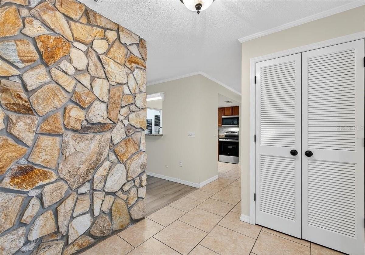 11755 W Fisherman Ln - Photo 3 of 36