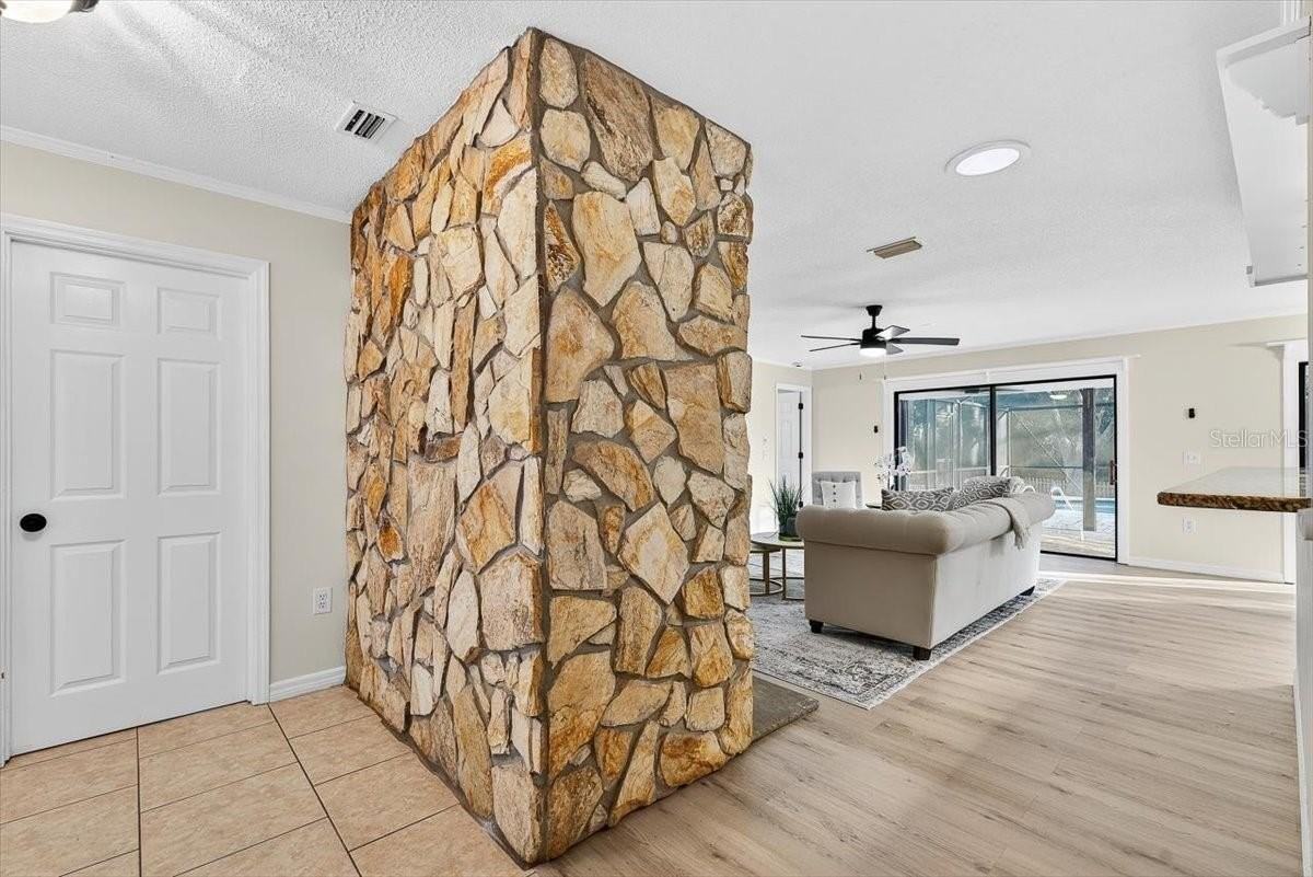 11755 W Fisherman Ln - Photo 4 of 36