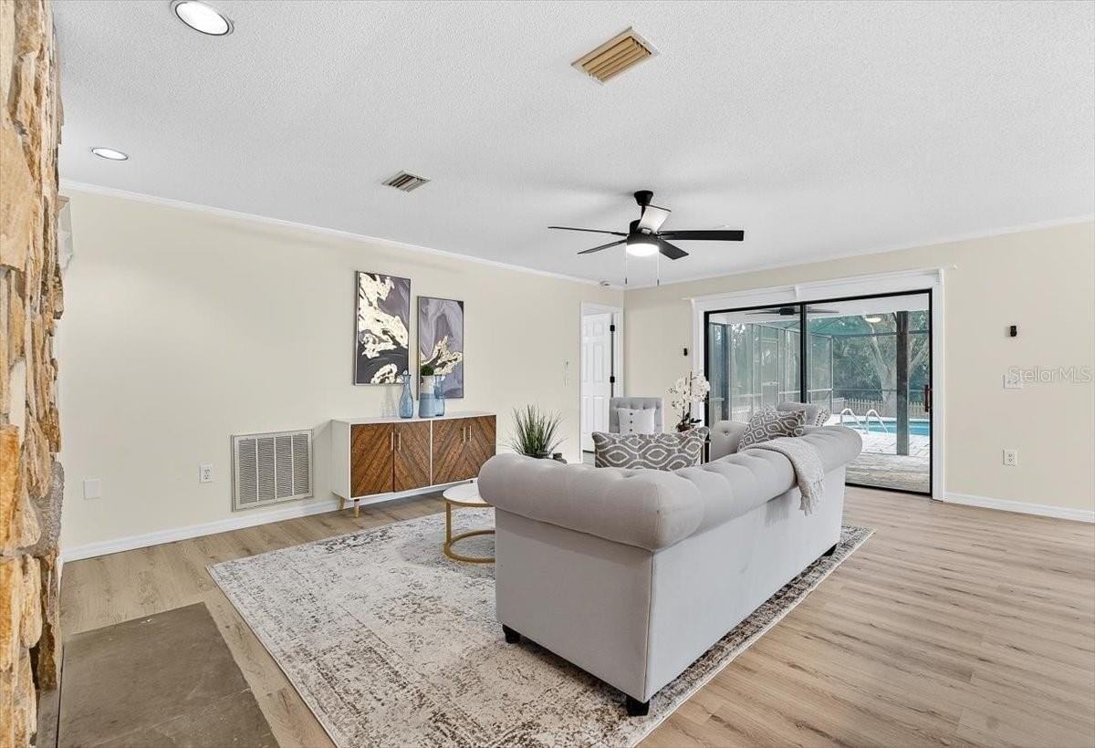 11755 W Fisherman Ln - Photo 5 of 36