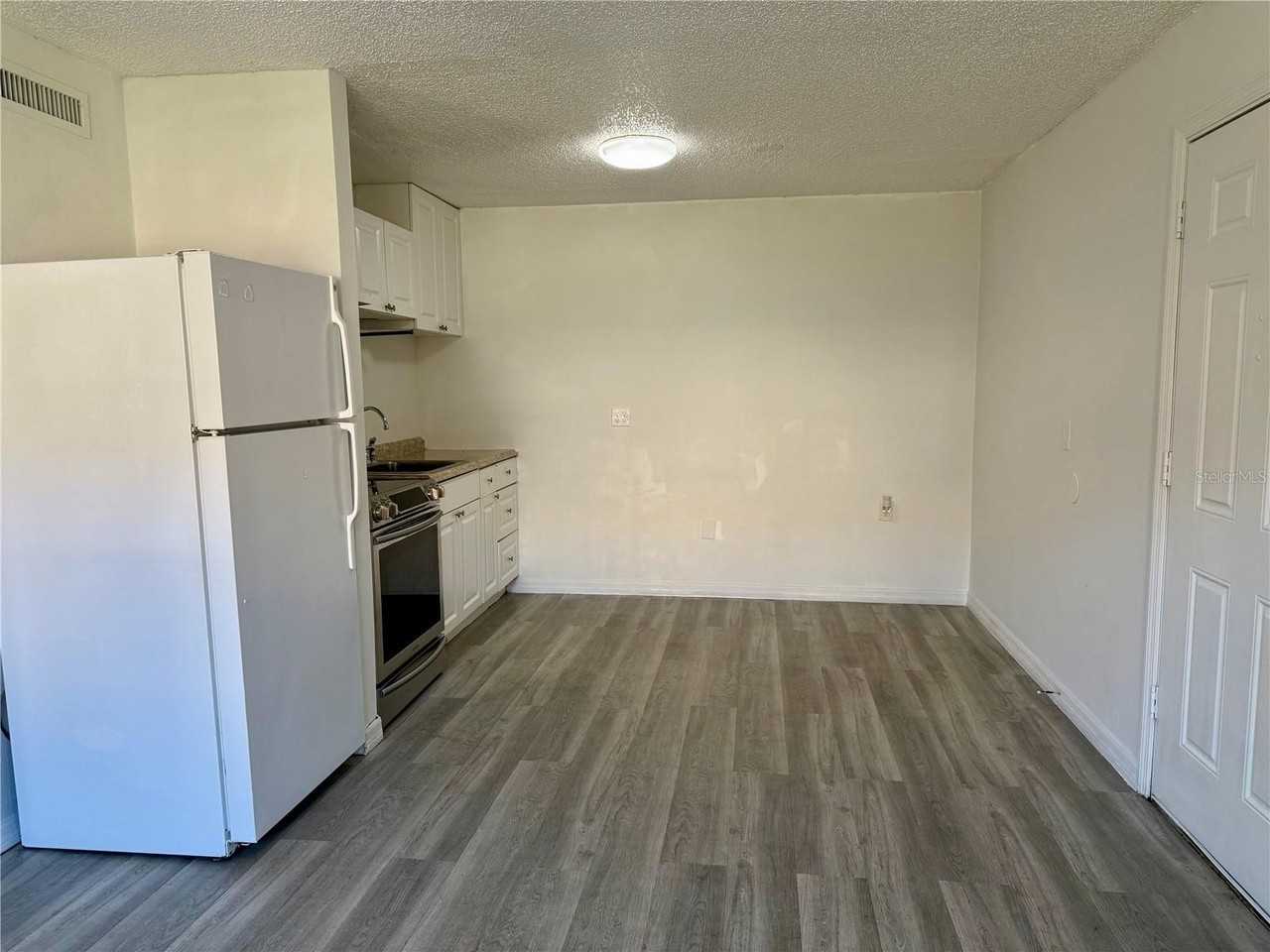 9013 Westchester Cir #32 - Photo 5 of 18