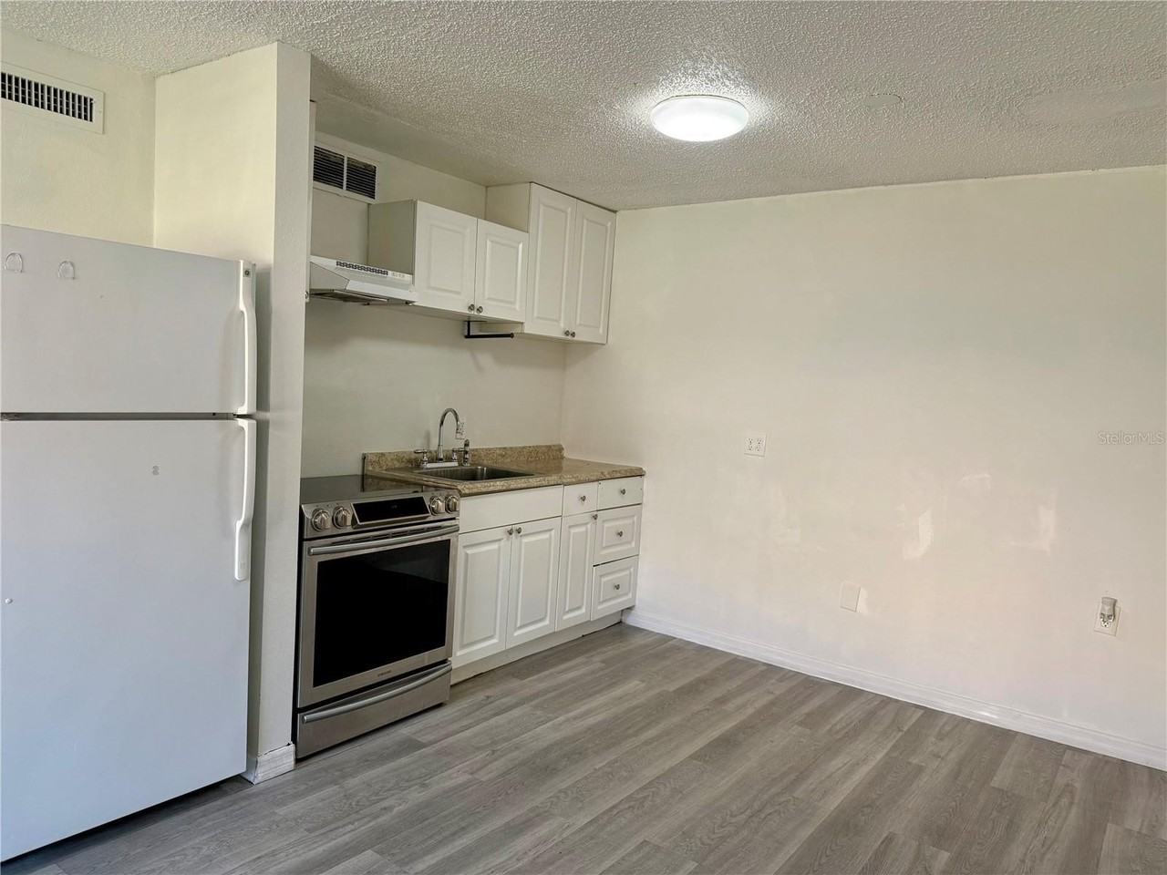 9013 Westchester Cir #32 - Photo 6 of 18