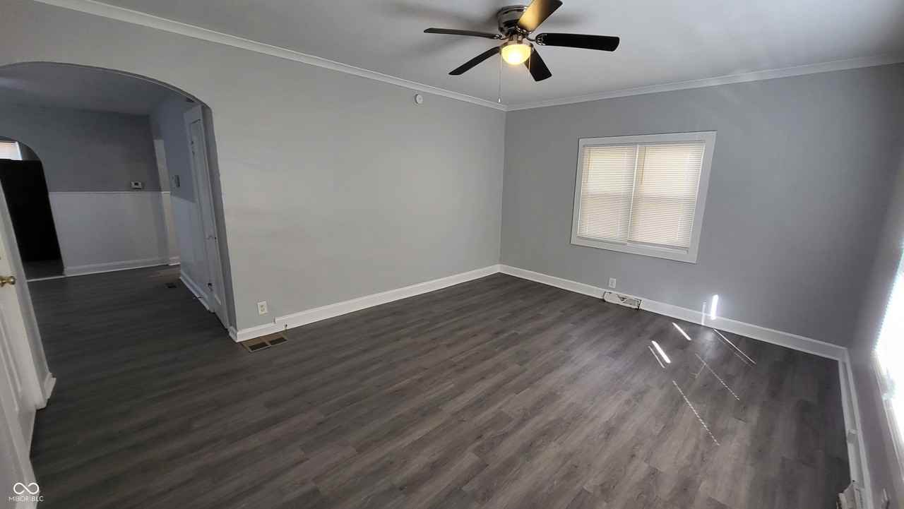 402 N Bradley Ave - Photo 5 of 21