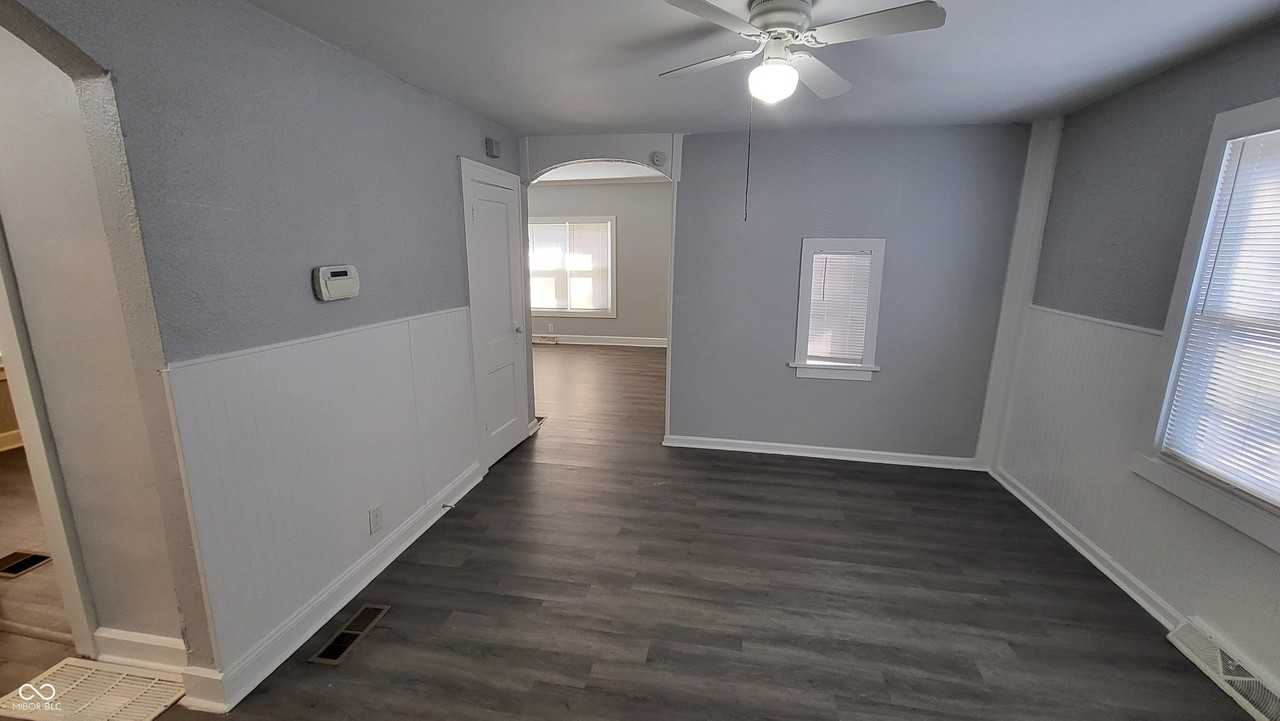 402 N Bradley Ave - Photo 7 of 21