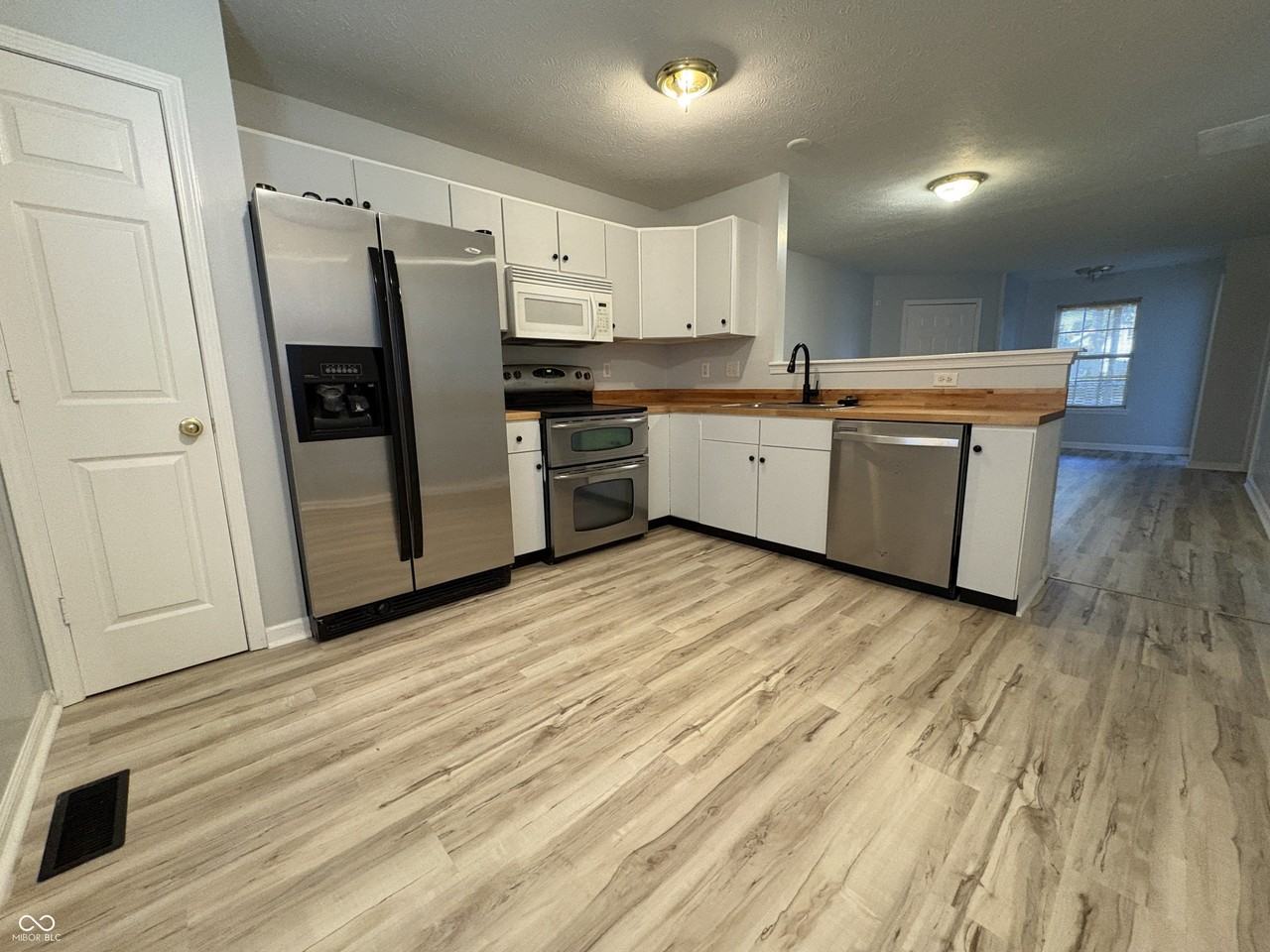 4047 Byram Ave - Photo 2 of 25