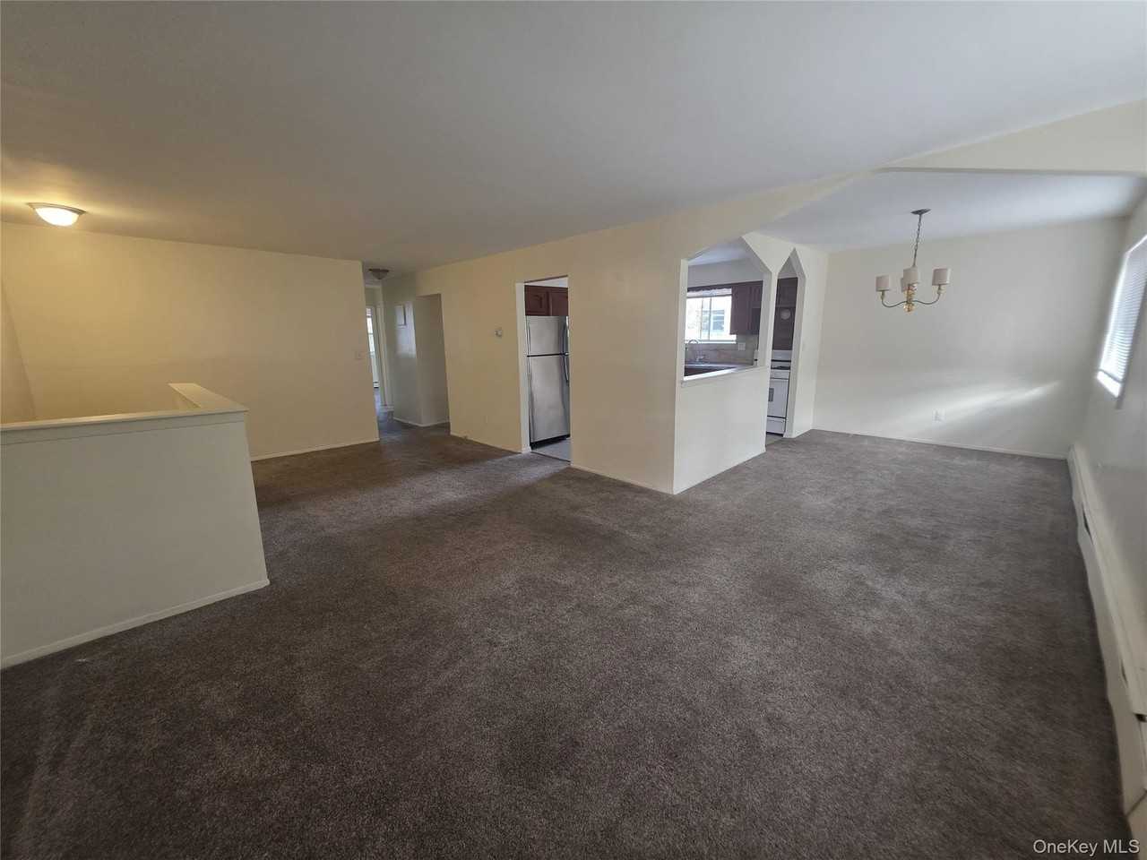 16019 Horace Harding Expy - Photo 2 of 13