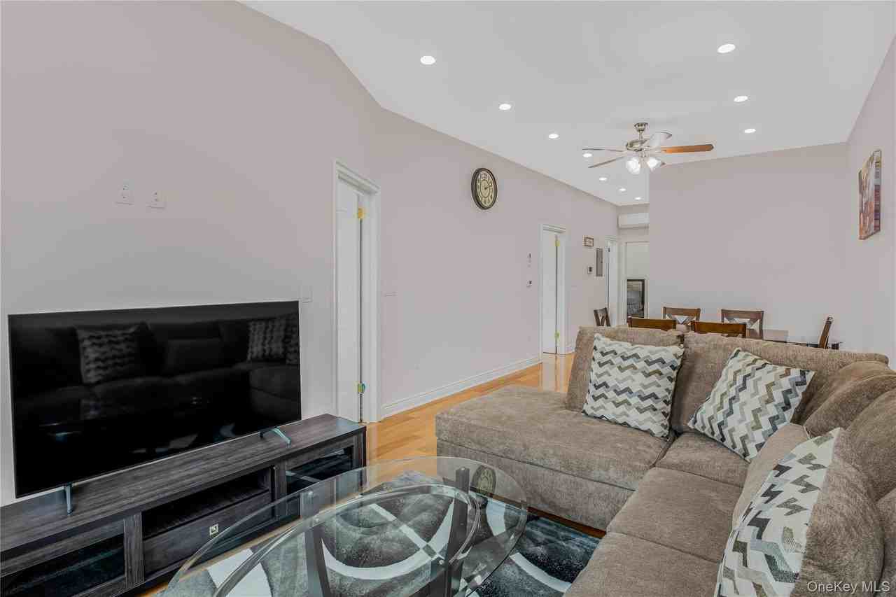 4347 44th St #3F - Photo 2 of 17