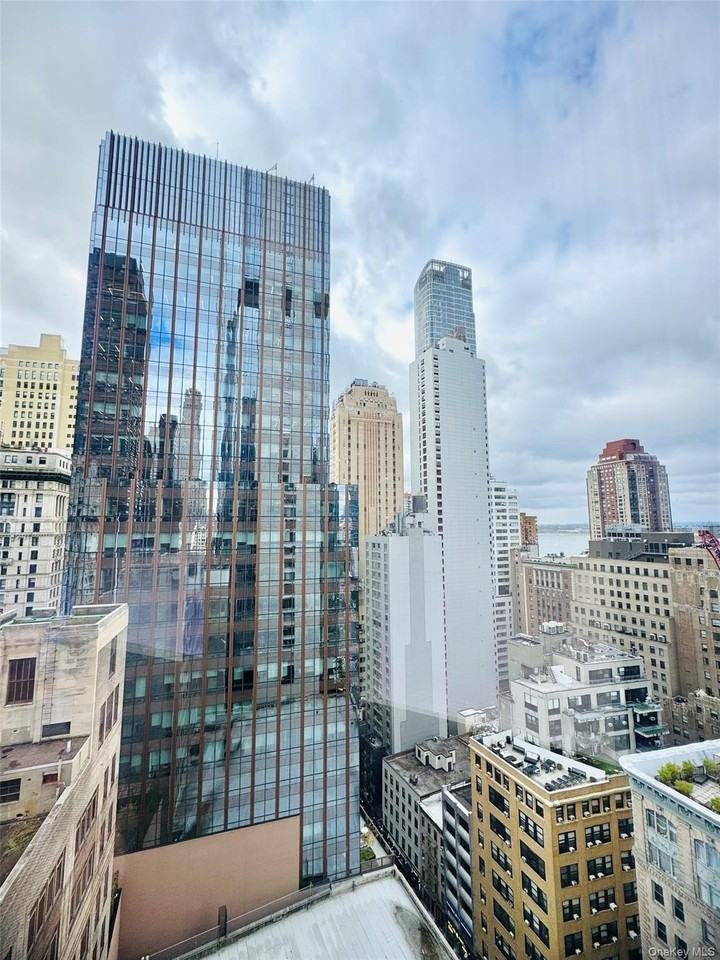 125 Greenwich St #28B - Photo 3 of 42