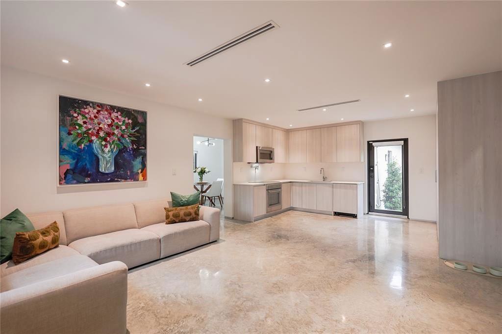 1747 Nw 31st St - Photo 4 of 8