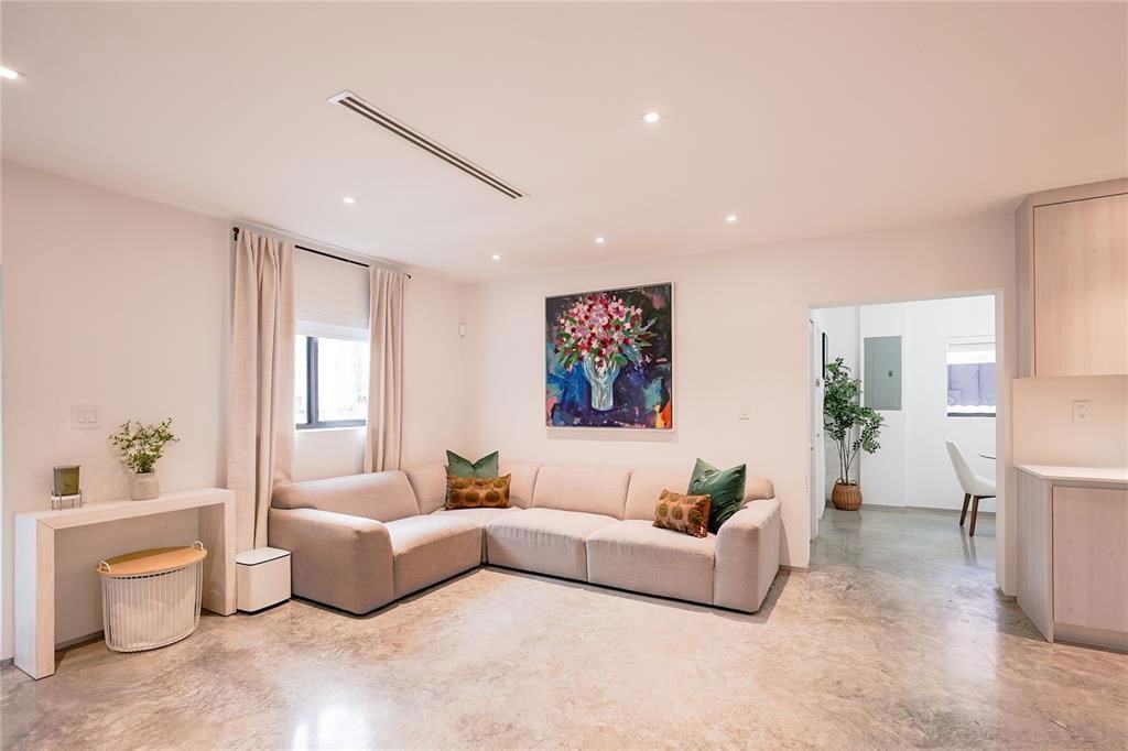 1747 Nw 31st St - Photo 5 of 8