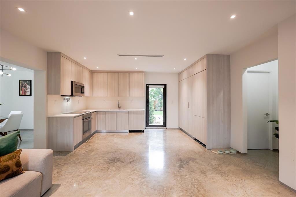 1747 Nw 31st St - Photo 7 of 8