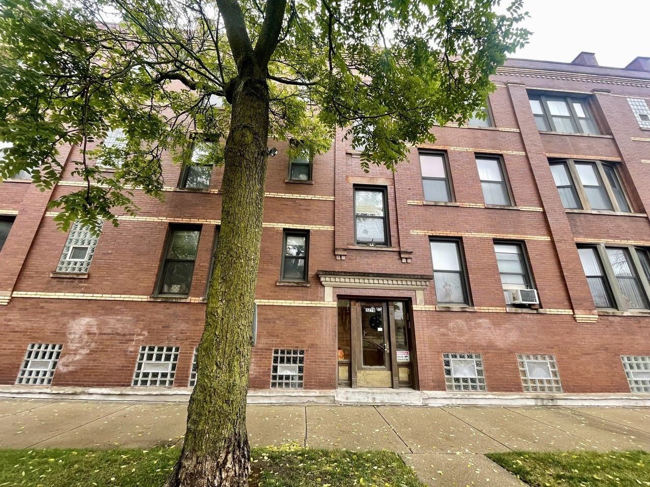 3270 W Dickens Ave #2 - Photo 2 of 15