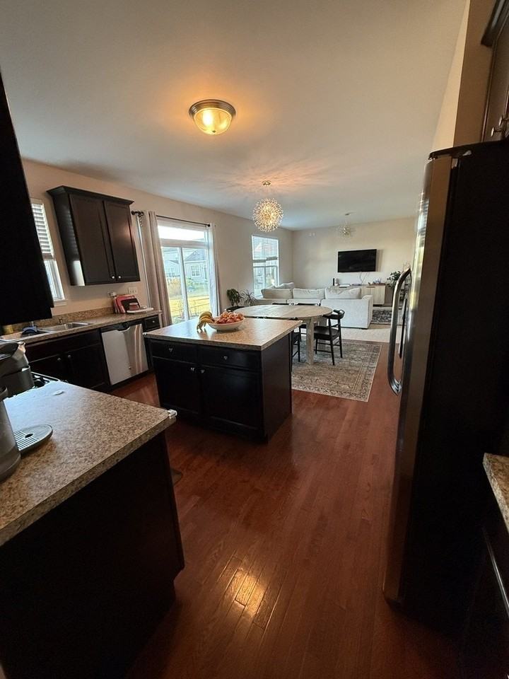 2572 Retreat Cir - Photo 4 of 40