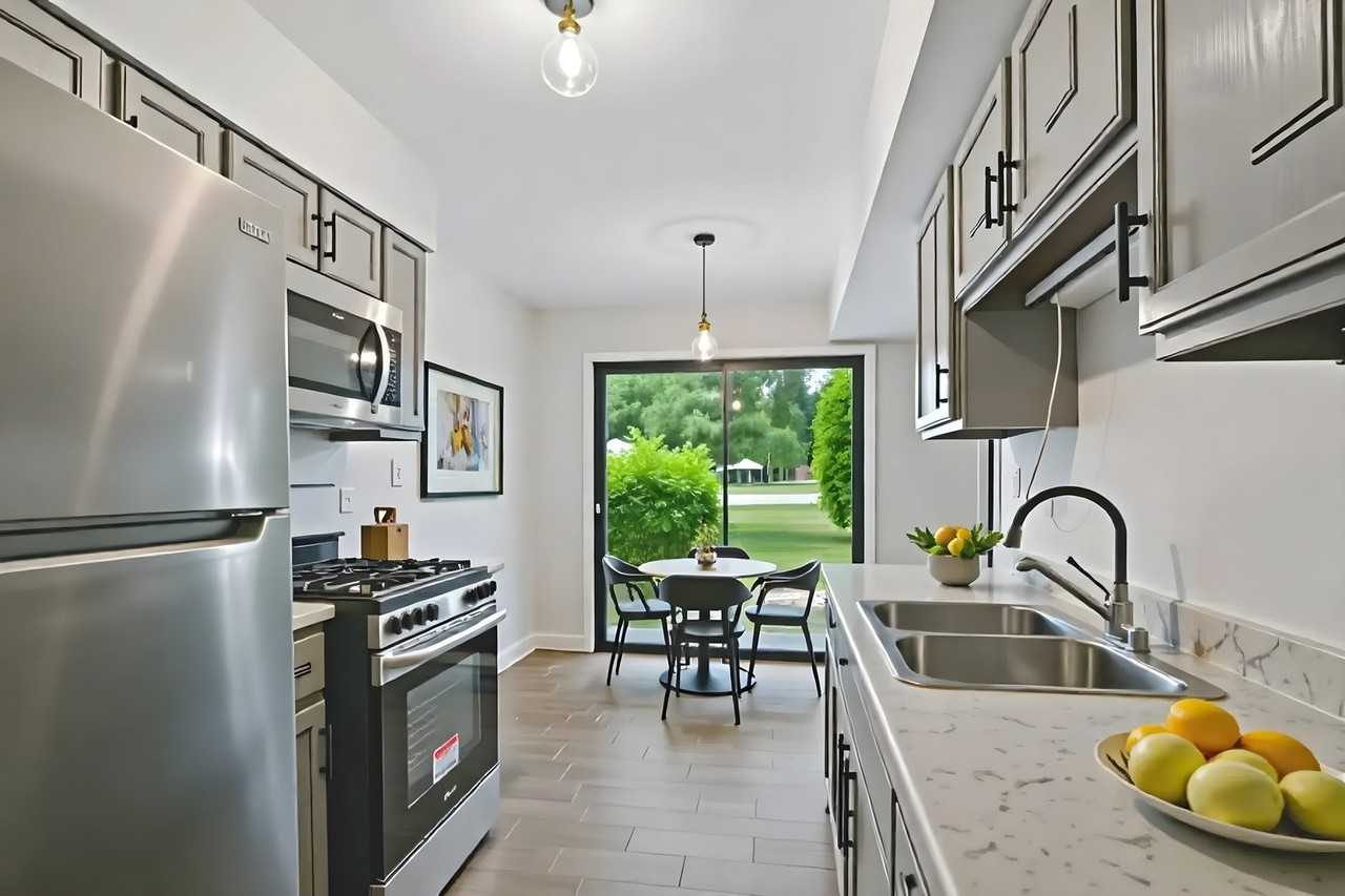 452 Harrison Ct - Photo 5 of 11