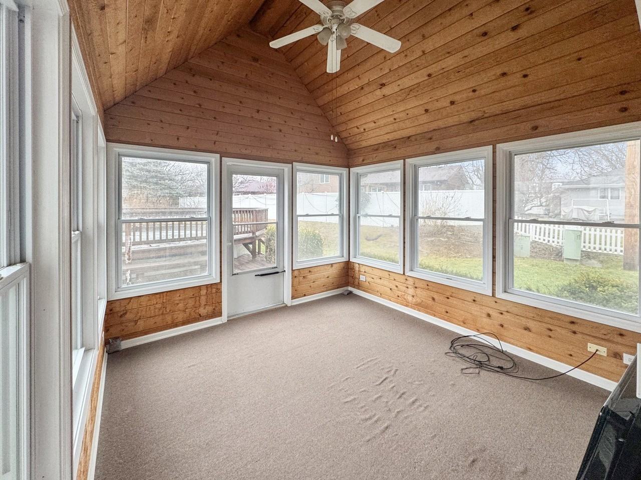 1105 Summit Dr - Photo 4 of 15