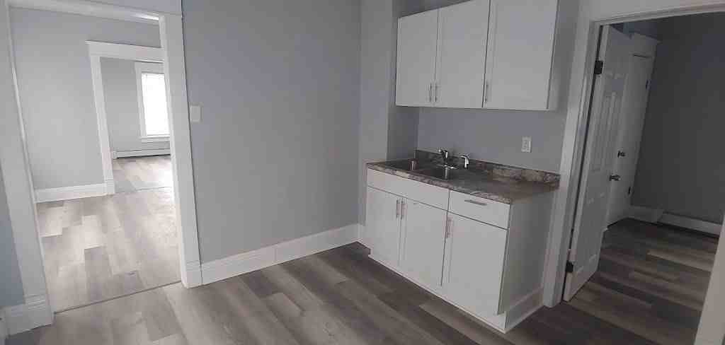 729 Montana Avenue #A - Photo 7 of 8