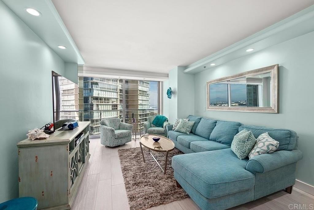 1810 Avenida Del Mundo #901 - Photo 4 of 41