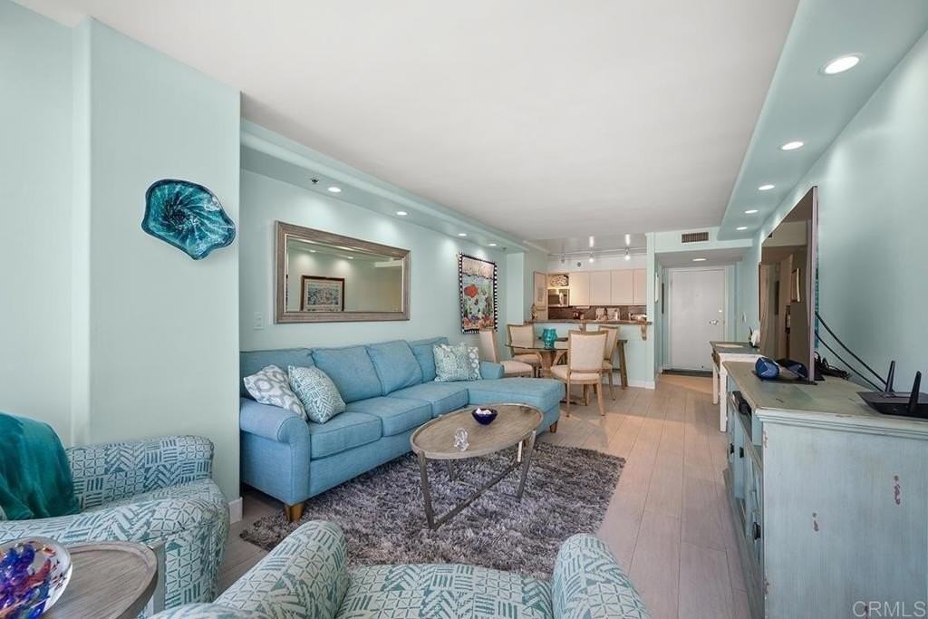 1810 Avenida Del Mundo #901 - Photo 5 of 41