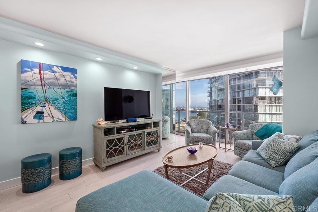 1810 Avenida Del Mundo #901 - Photo 6 of 41