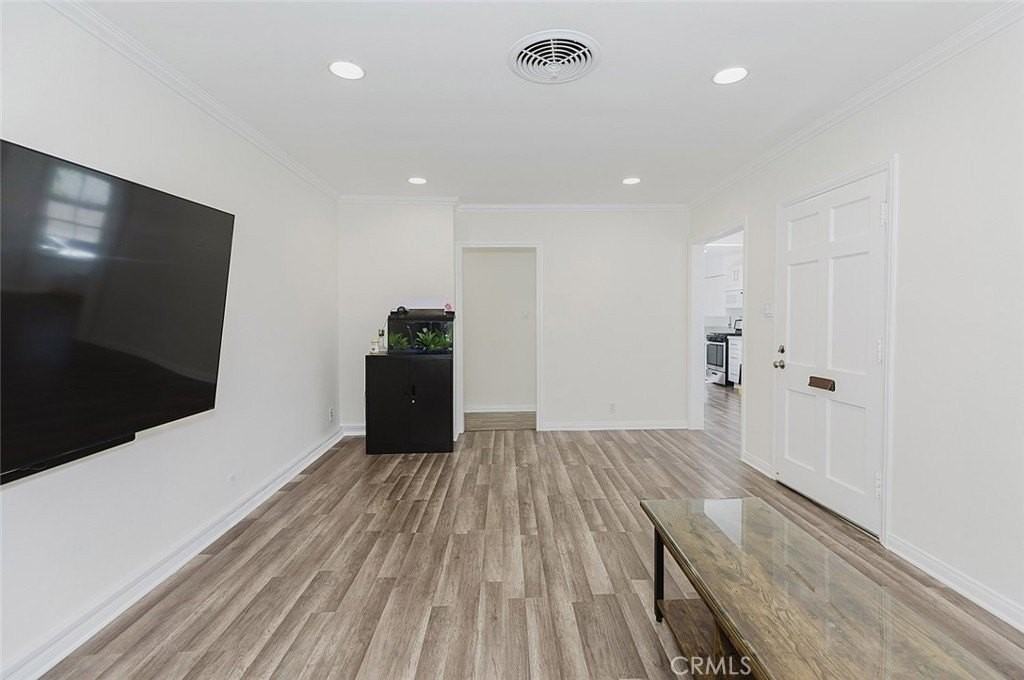 13842 Hamlin Street - Photo 5 of 23