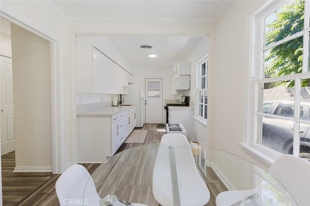 13842 Hamlin Street - Photo 6 of 23