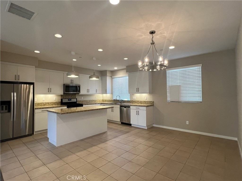 177 Magnet - Photo 6 of 37