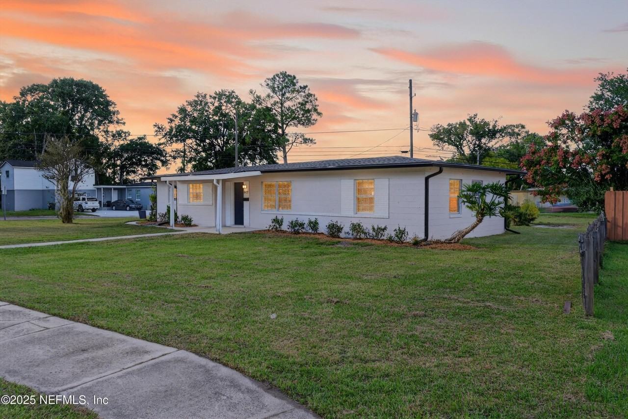 5437 Attleboro St - Photo 3 of 26