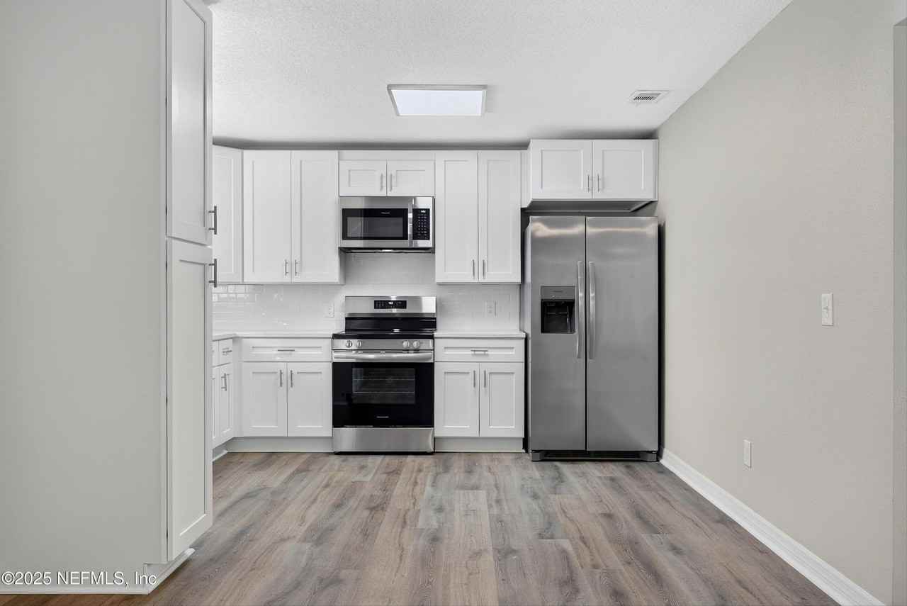 5437 Attleboro St - Photo 7 of 26