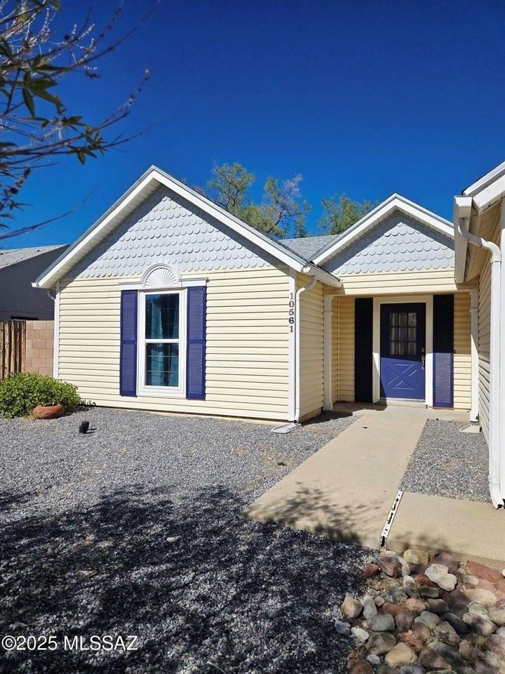 10561 E Elkridge Pl - Photo 3 of 38