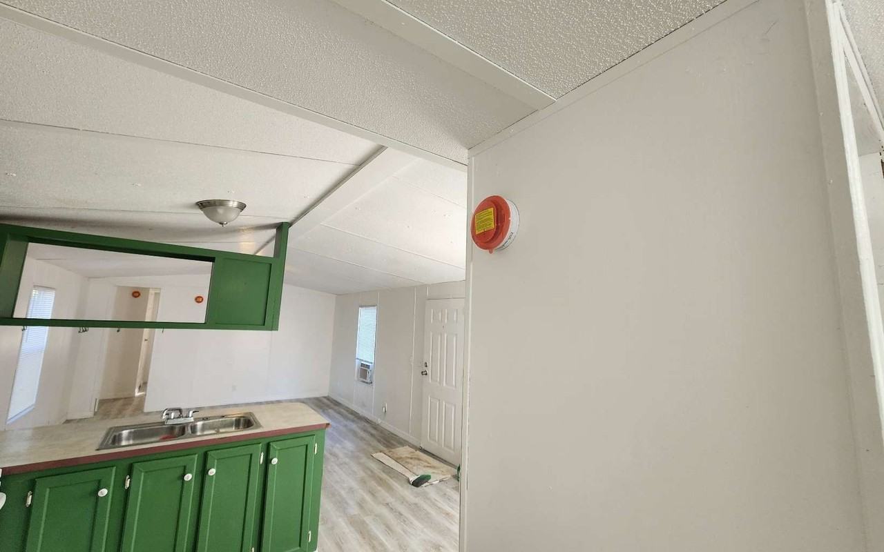 304 Nw Ridgewood Ave - Photo 2 of 15