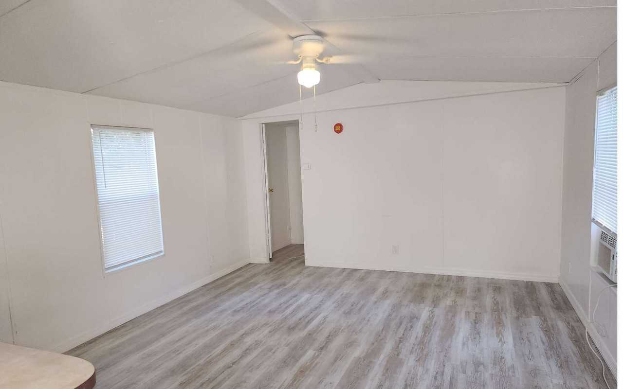 304 Nw Ridgewood Ave - Photo 6 of 15