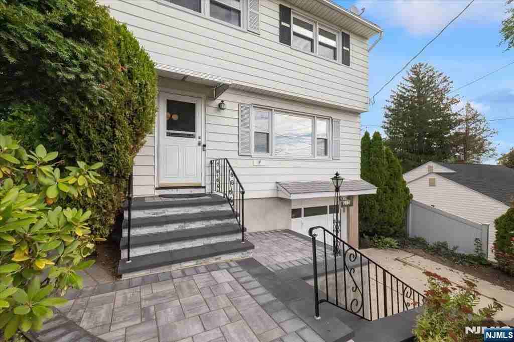 315 Longworth Ave - Photo 2 of 29