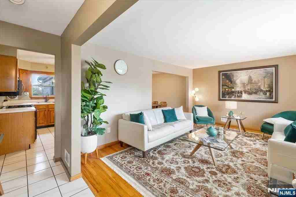 315 Longworth Ave - Photo 4 of 29