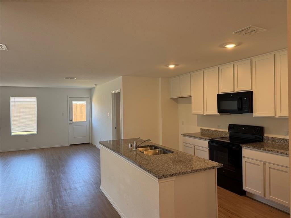 330 Mahogany Ln - Photo 4 of 24