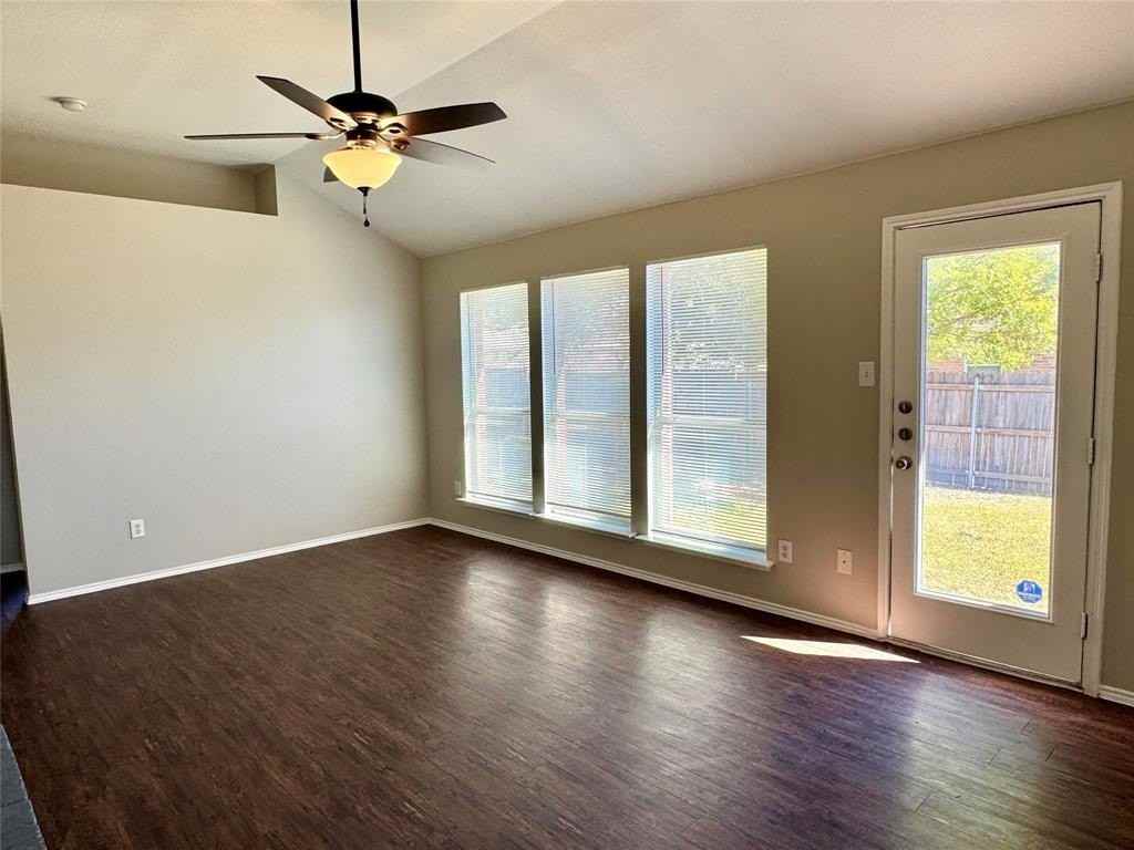 225 Amherst Dr - Photo 5 of 18